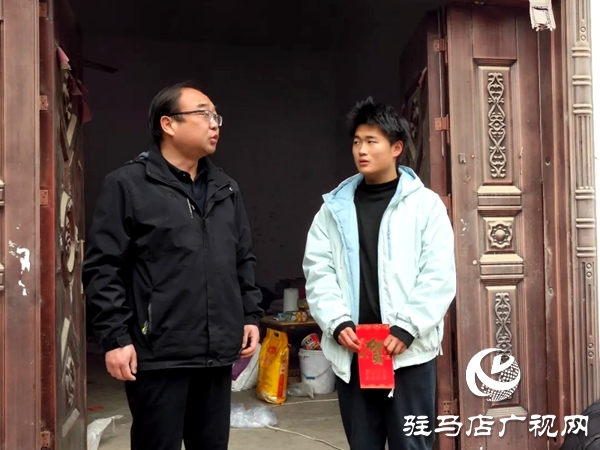 平輿縣開展道德模范身邊好人慰問活動