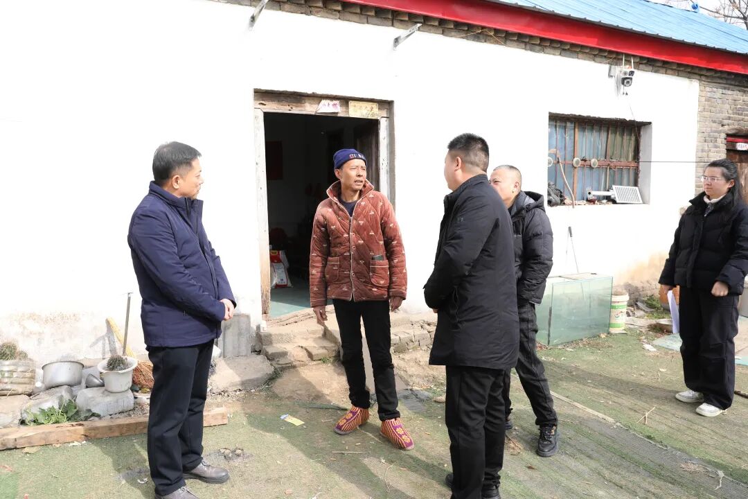 驛城區(qū)檢察院:為退休老干部和困難群眾“送溫暖”