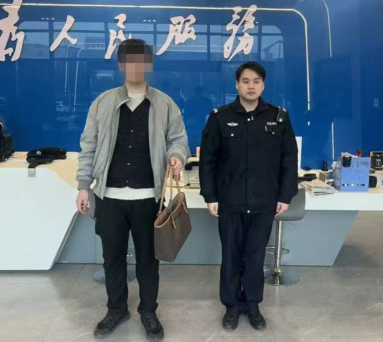 開發(fā)區(qū)公安:凌晨尋回遺失背包 暖心守護(hù)平安春節(jié)