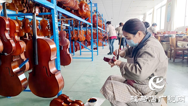 昊韻樂器：春潮涌動生產(chǎn)線 匠心制琴闖全球