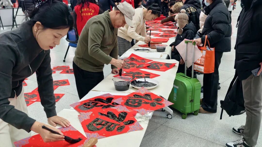 讓傳統(tǒng)年俗“活”在文化場景里