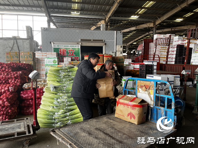 【春節(jié)我在崗】小小菜攤不打烊 守護市民&ldquo;菜籃子&rdquo;