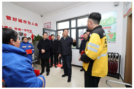 劉寧王凱在鄭看望慰問(wèn)春節(jié)期間堅(jiān)守崗位的干部職工 奮戰(zhàn)一線盡心盡責(zé) 全力守護(hù)萬(wàn)家團(tuán)圓 確保群眾過(guò)一個(gè)安定祥和的新春佳節(jié)