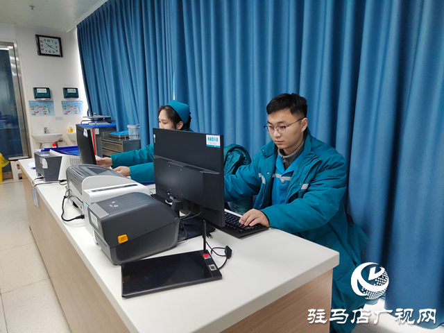 駐馬店市第二人民醫(yī)院：無影燈下守歲生命線上逆行