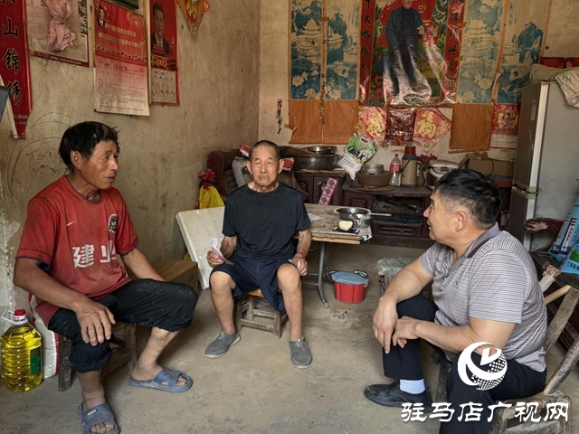 【天中光榮榜】2025年度盤點特輯——何文禮:拐杖丈量公益路 助人為樂模范何文禮