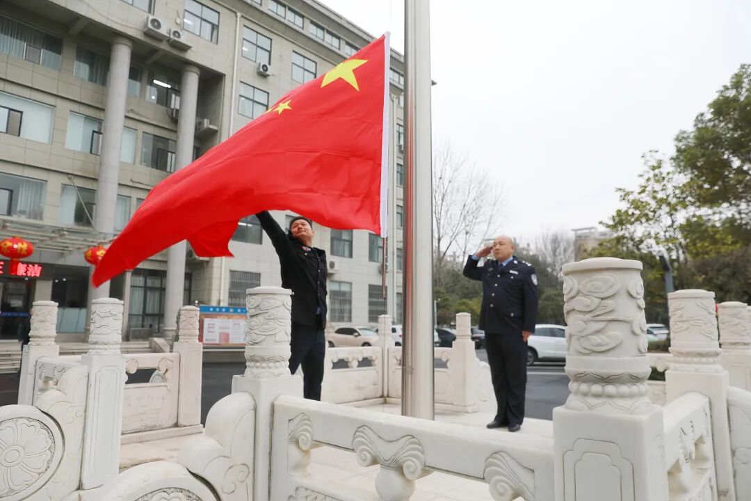 凝心聚力共奮進(jìn)--驛城區(qū)檢察院舉行升國(guó)旗儀式