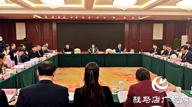 駐馬店市政協(xié)五屆四次會議舉行分組討論