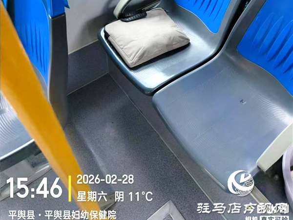 平輿公交車長(zhǎng)拾金不昧暖人心 失主錦旗致謝顯文明