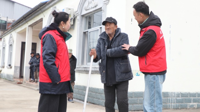 國(guó)網(wǎng)正陽縣供電公司：弘揚(yáng)雷鋒精神 傳承敬老美德