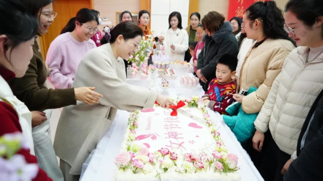 駐馬店郵政:巾幗綻芳華 喜樂鬧元宵