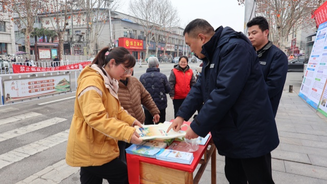 國網(wǎng)泌陽縣供電公司：開展優(yōu)化營商環(huán)境集中宣傳活動