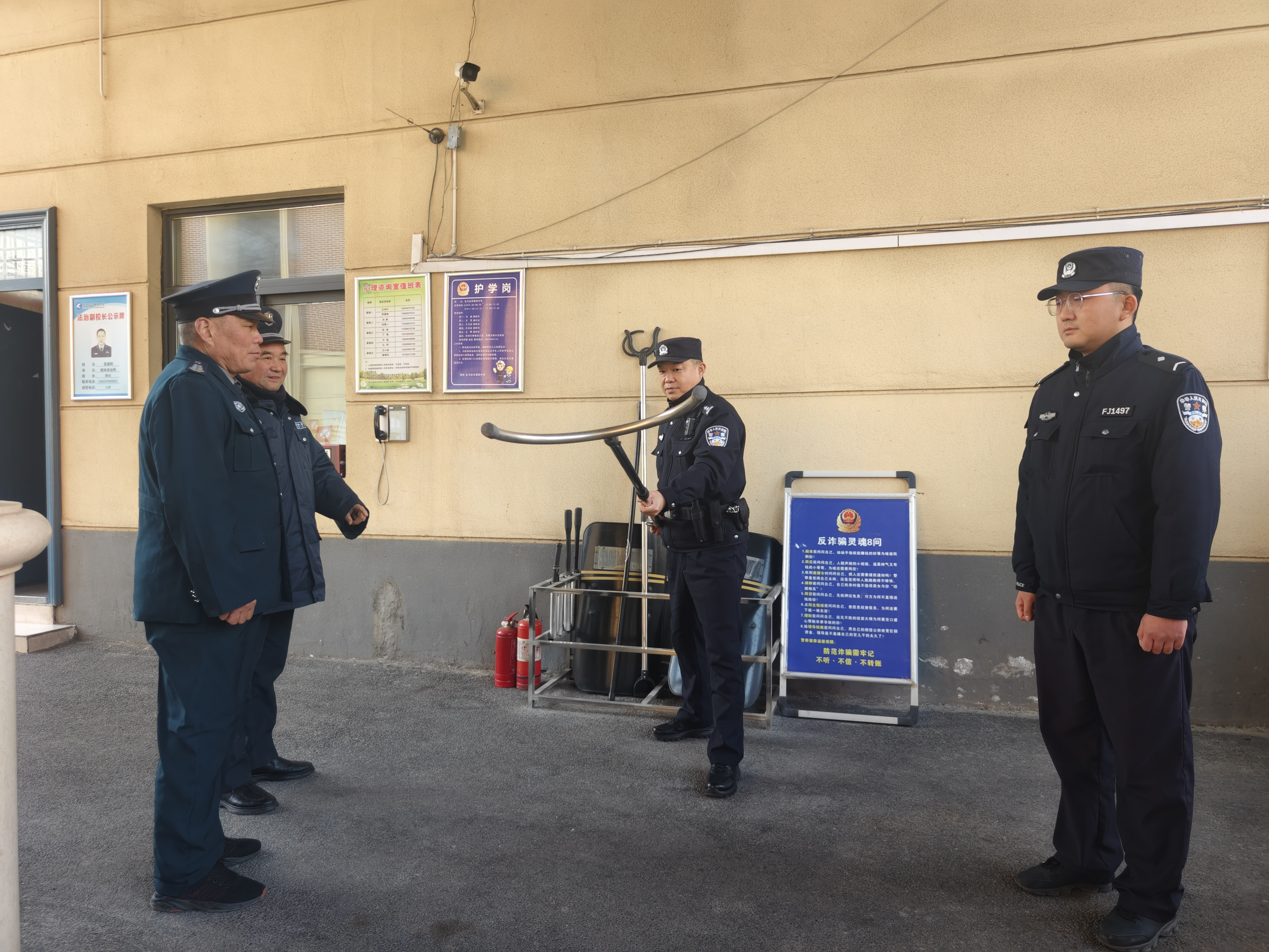 驛城公安分局：把好開學“第一關” 站好護學“第一崗”