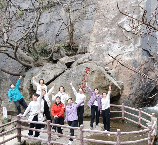 巾幗攀金頂 杏林綻芳華&mdash;&mdash;駐馬店市第二中醫(yī)院慶祝&ldquo;三八&rdquo;婦女節(jié)登山活動圓滿舉行