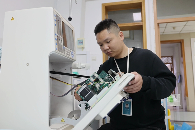 精于技 誠于心 守于崗 可靠的設(shè)備“守護(hù)神”——市中心醫(yī)院醫(yī)學(xué)裝備部王浩博