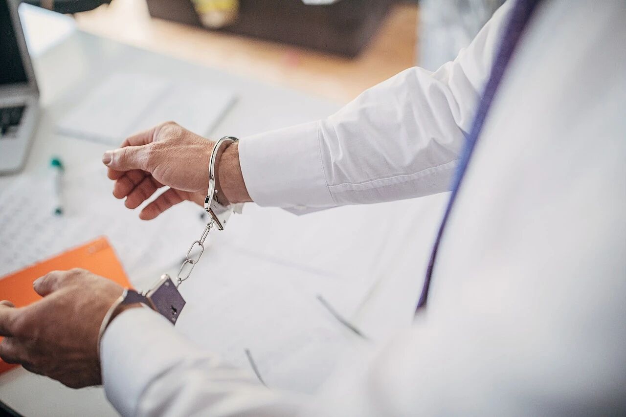 企圖用國(guó)家秘密換綠卡 出境前被當(dāng)場(chǎng)抓獲 國(guó)安部最新披露