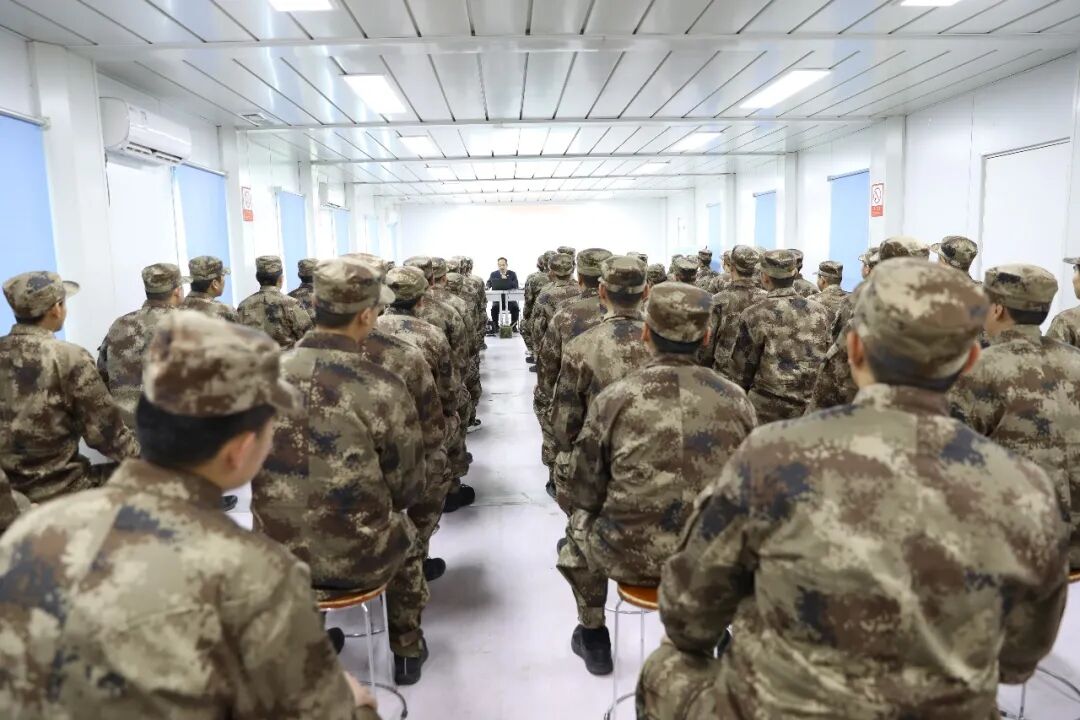 驛城區(qū)檢察院:為新兵送上“法治第一課”