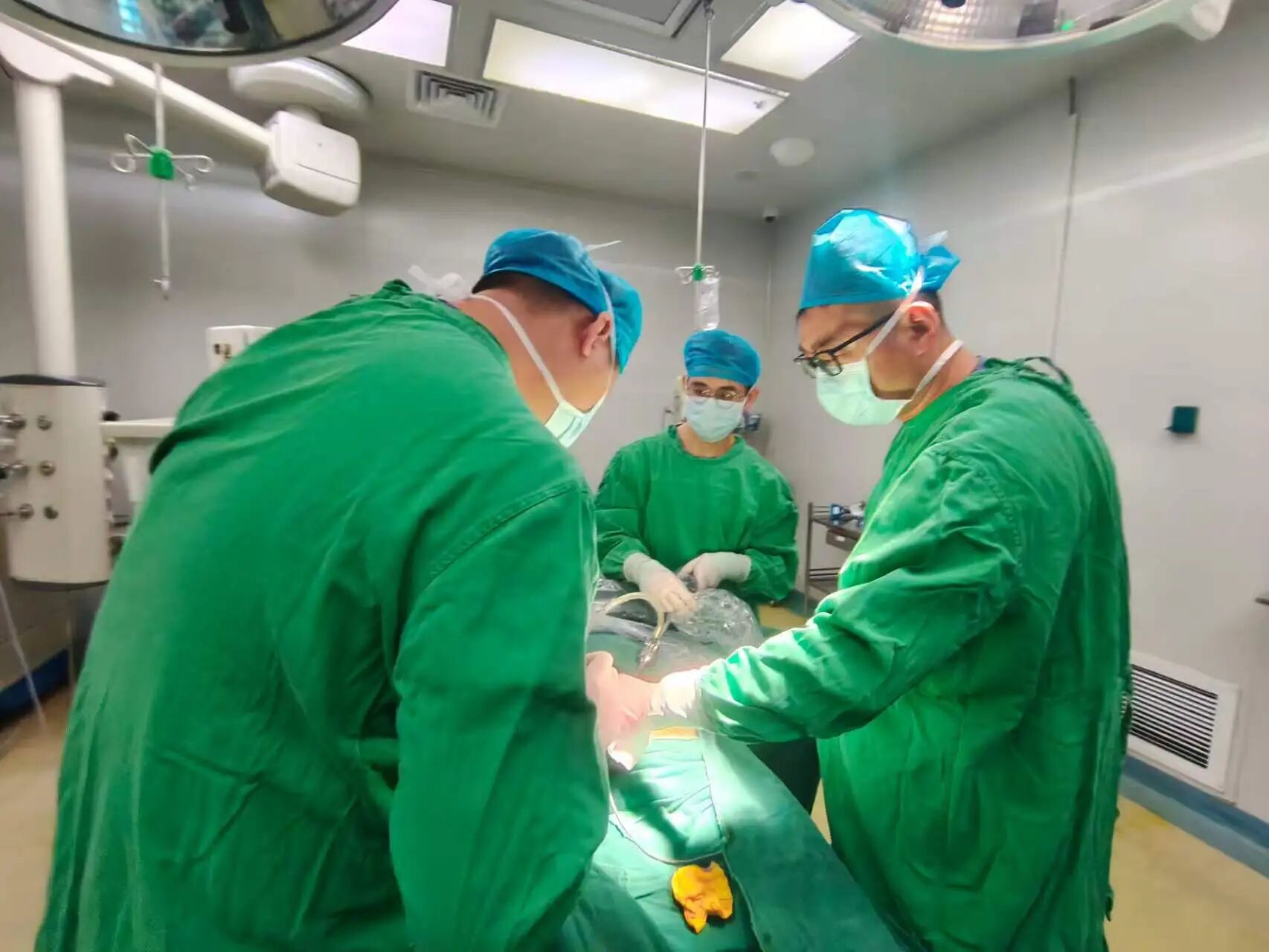 柿子好吃，當(dāng)心&ldquo;結(jié)石&rdquo;困擾！駐馬店市中醫(yī)院微創(chuàng)手術(shù)一周內(nèi)連除兩例胃腸&ldquo;瘋狂石頭&rdquo;