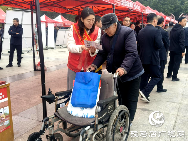 中國人民銀行駐馬店市分行開展&ldquo;3&middot;15&rdquo;金融消費者權(quán)益保護宣傳活動