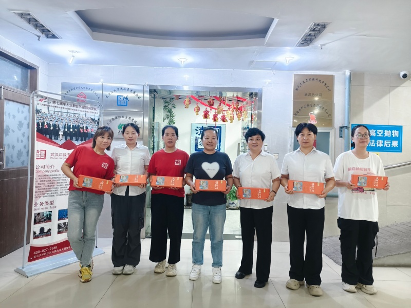 一場(chǎng)奔赴-線(xiàn)的中秋慰問(wèn)，藏著江城清洗三十年不變的相伴初心